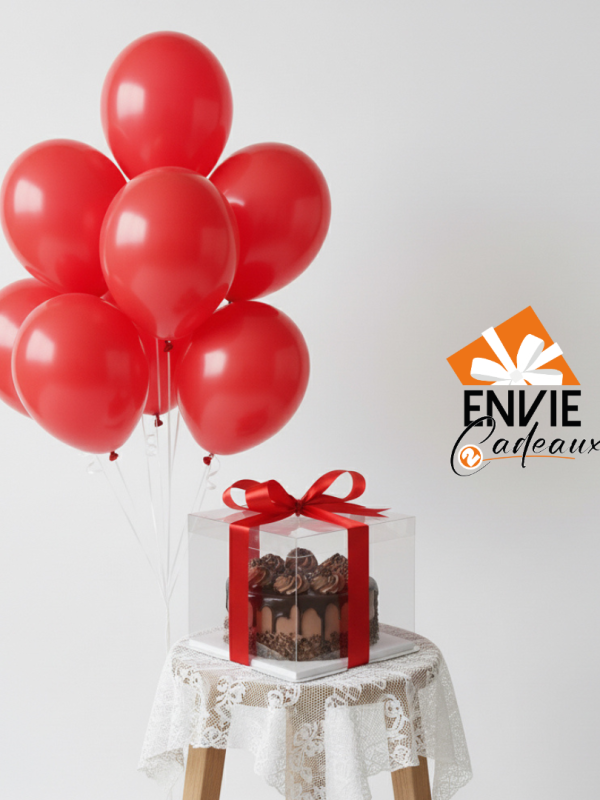 Gâteau d’anniversaire et ballon rouge